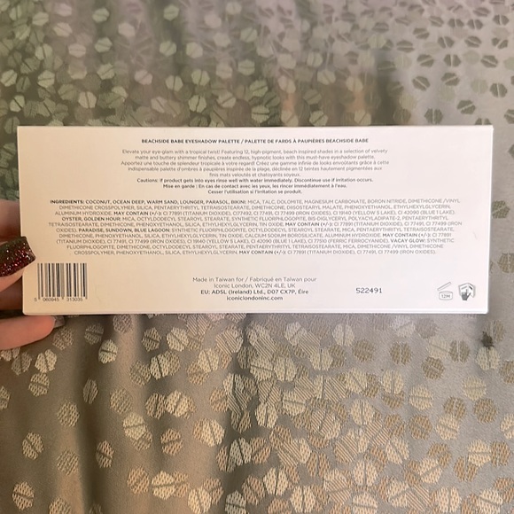 ICONIC Eyeshadow Palette - Picture 2 of 3